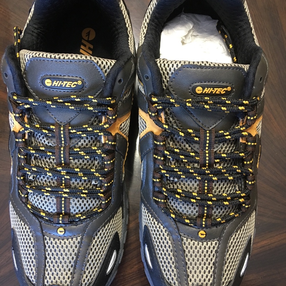 NIB Beautiful Hi-Tec Berkeley Hiking/Trail shoe.